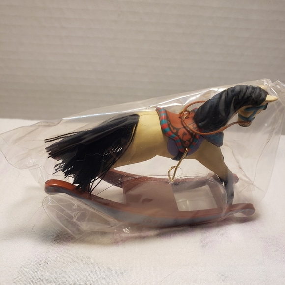 Beautiful Vintage 1991 Hallmark Keepsake Ornament new in original packaging. - Picture 3 of 13